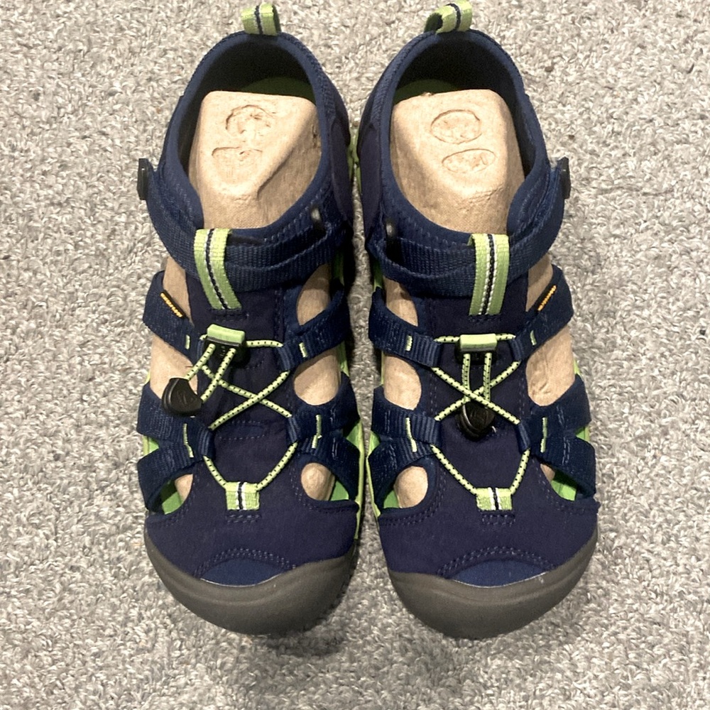 Keen Seacamp II CNX Youth 6 Brand New